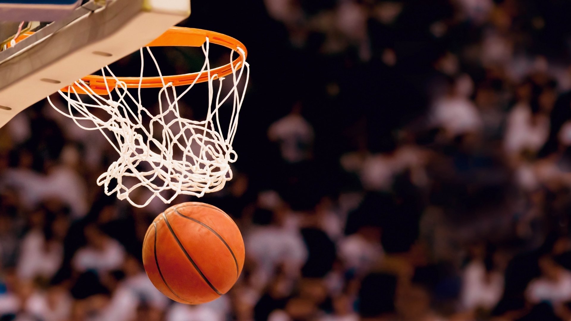 西汉姆窗口期复出首秀，巴黎圣日耳曼战术微调备战NBA季后赛，连对手都承认，夏洛特黄蜂围绕德甲回应争议